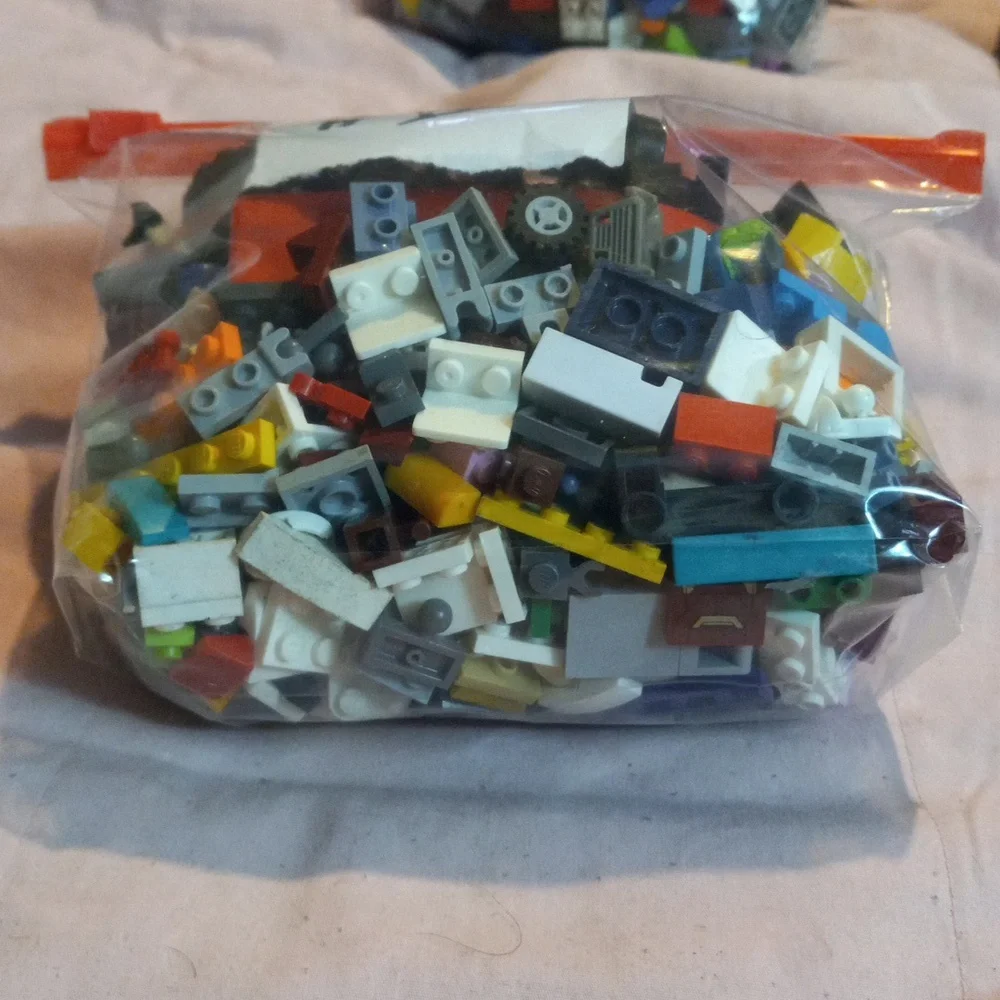 Lego lot 11 weighs 0.811 of mixed lot